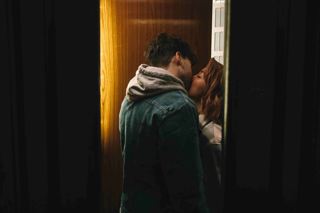 7 Non-Sexual Ways to Be Intimate That Feel Just as Deep